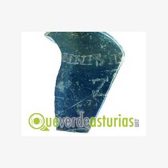 Fragmento de vidrio de botella procedente del yacimiento arqueolgico de la villa romana de Veranes